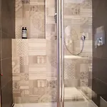 Milizie 76 Gallery בית הארחה